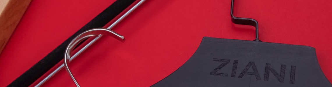 Ahşap Askı mı Plastik Askı mı? Mağaza ve Otel İçin Hangisi