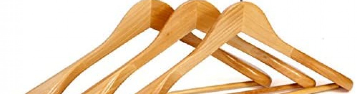 Ahşap Elbise Askıları ile Mükemmel Depolama Ahşap Elbise Askıları ile Mükemmel Depolama