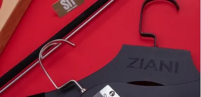 Ahşap Askı mı Plastik Askı mı? Mağaza ve Otel İçin Hangisi
